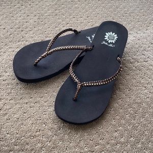 Yellow Box Flip Flops Brown Size 8